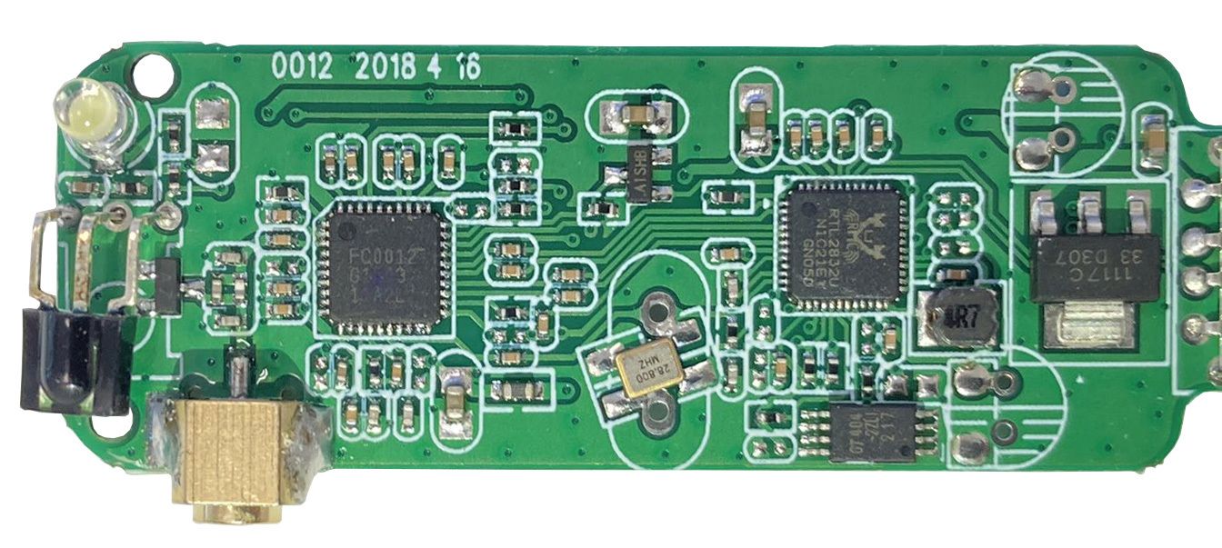 RTL2832U+FC0012 USB DVB-T FM SDR přijímač, briv