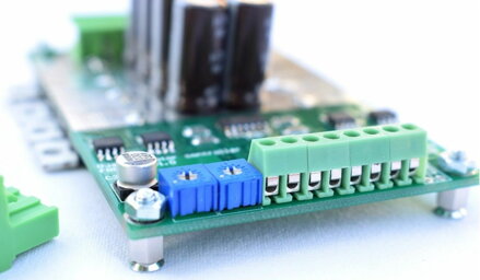 FRD5020 10V-50V 2x20A PWM duální regulátor stejnosměrných motorů