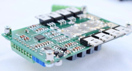 FRD5020 10V-50V 2x20A PWM duální regulátor stejnosměrných motorů