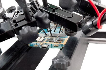 VR-TABLE PRO nástroj pro neinvazivní čtení a zápis ISP přes EMMC, JTAG, FBUS