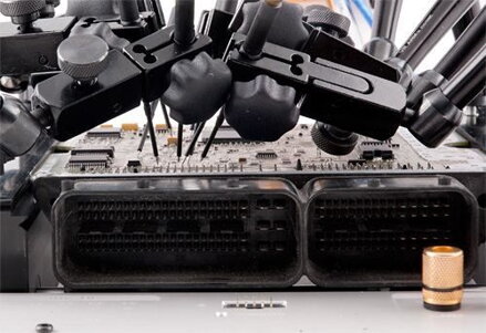 VR-TABLE PRO nástroj pro neinvazivní čtení a zápis ISP přes EMMC, JTAG, FBUS