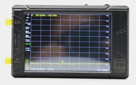 tinySA ULTRA+ přenosný spektrální analyzátor a generátor