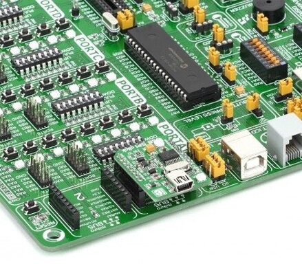 MIKROE-1204 USB SPI CLICK MCP2210 Převodník USB na SPI master